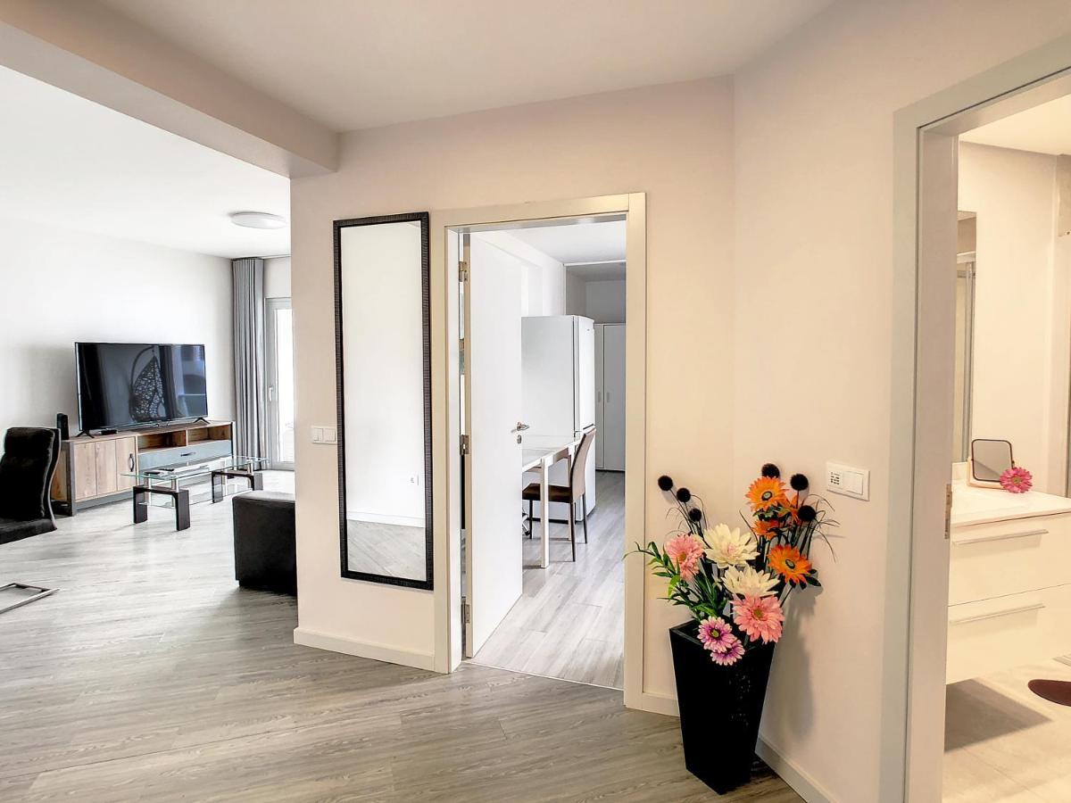 פונשל Rainbow Apartment By Lovelystay מראה חיצוני תמונה